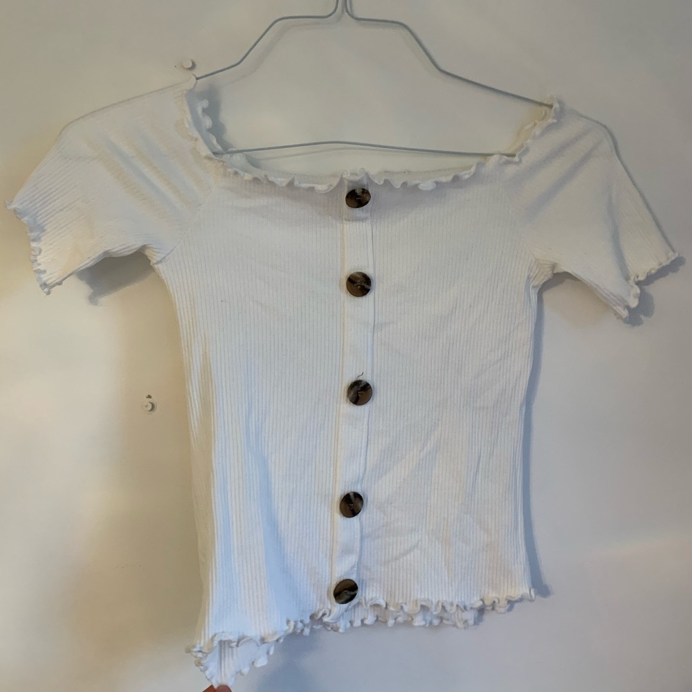 White buttoned cropped t-shirt